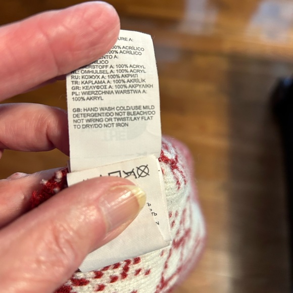 North Face Unisex / gender neutral winter toboggan hat with a beanie Pom. - Picture 6 of 7